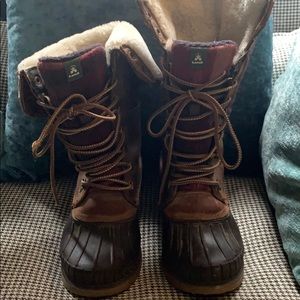 Kamik Sienna F2 boots with shearling top
